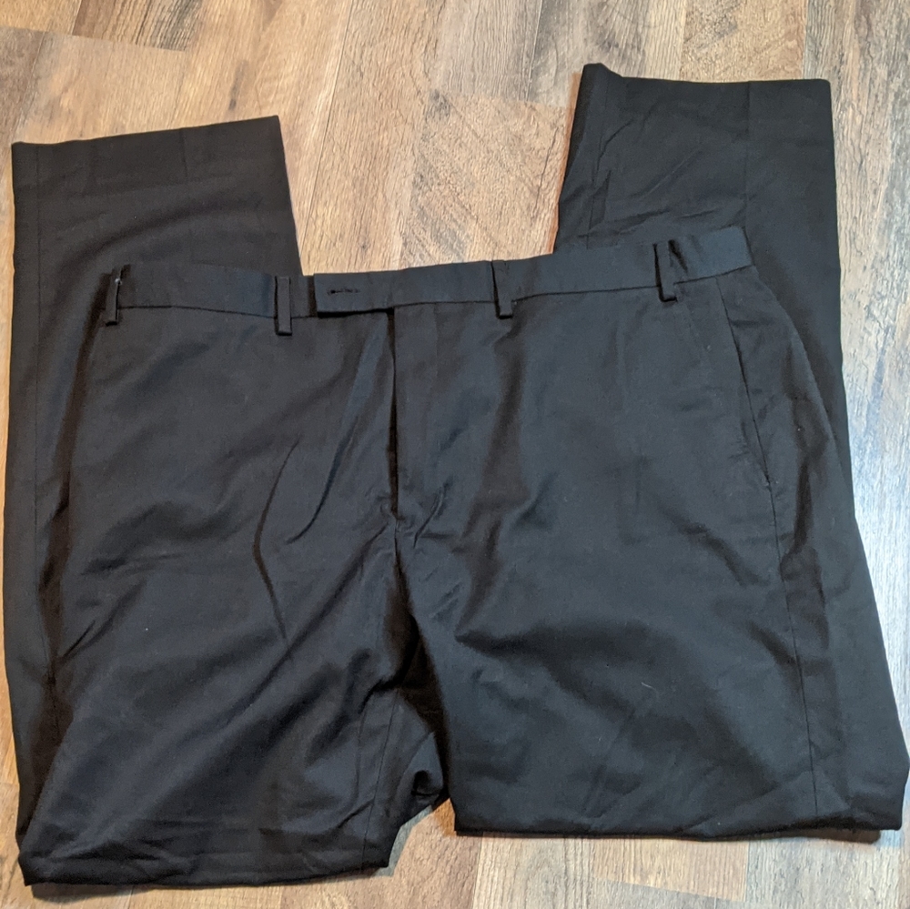 Men's van Heusen black dress pants size 40x32